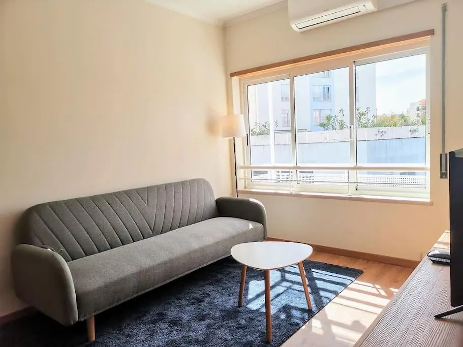 New Sunny House! Your Home Lisbon Apartment-1