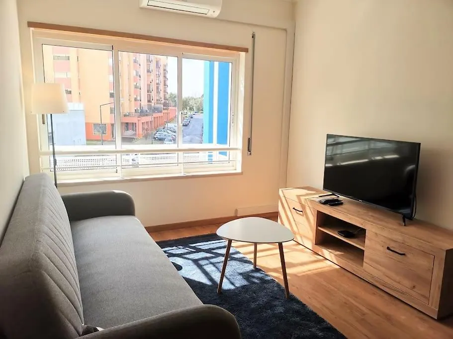 New Sunny House! Your Home Lisbon Apartment-1