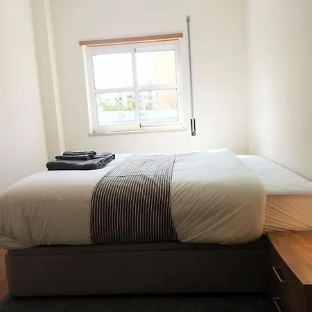 New Sunny House! Your Home Lisbon Apartment-3