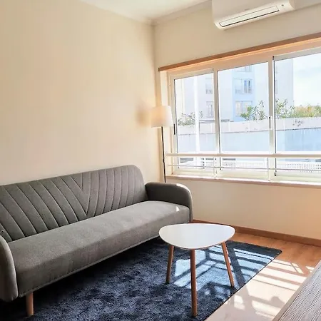 New Sunny House! Your Home Lisbon Apartment-3