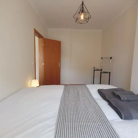 New Sunny House! Your Home Lisbon Apartment-2